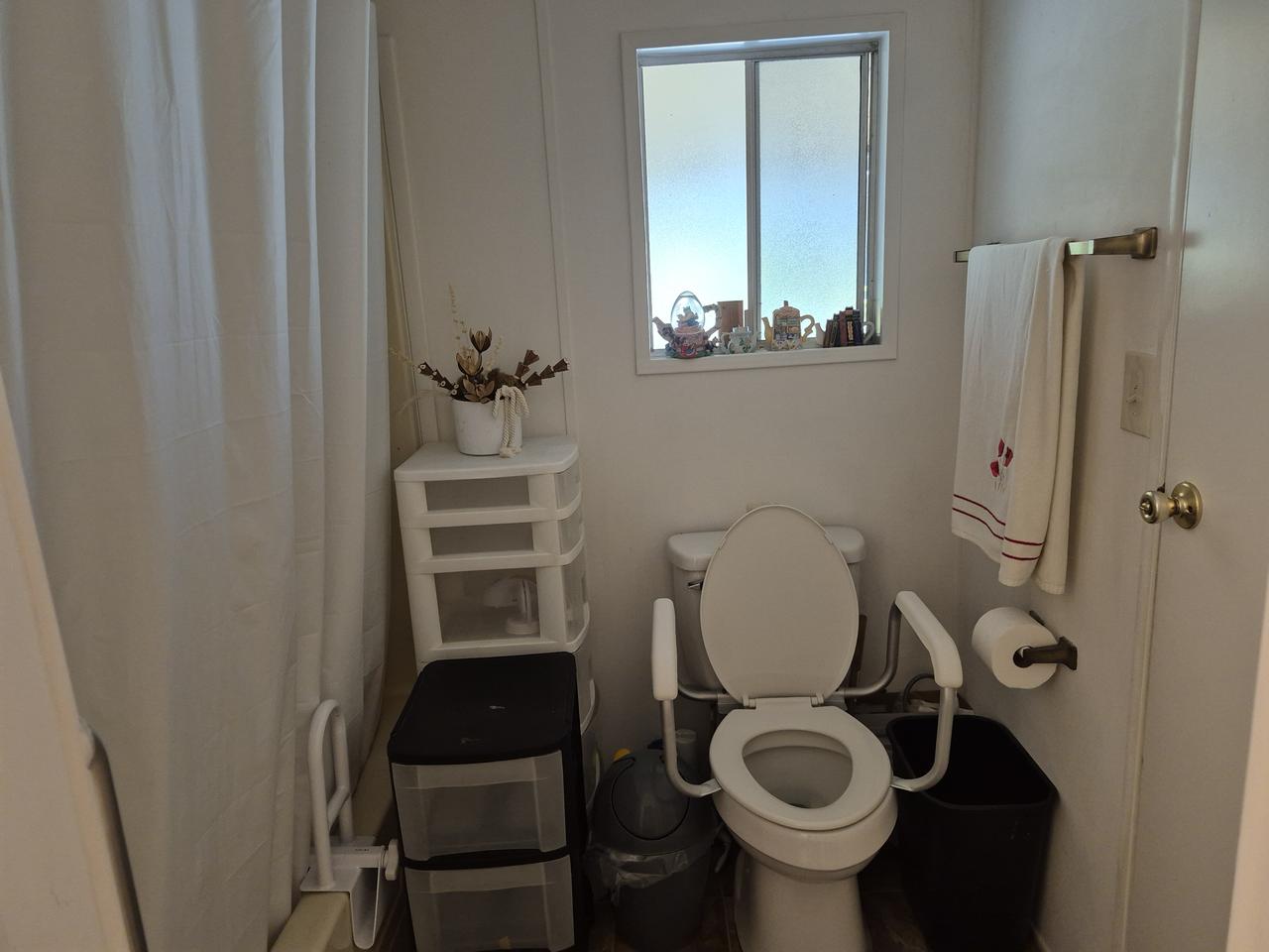 Profile photo 4 of 17