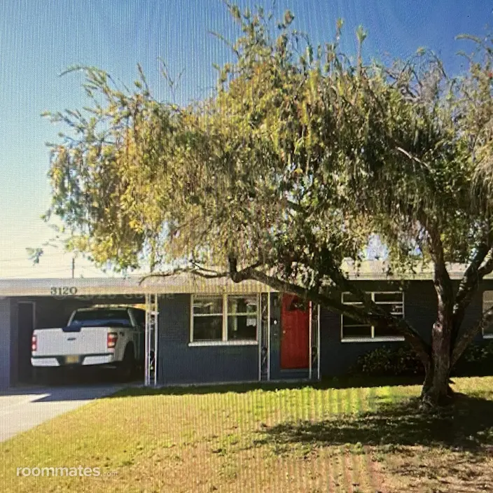 Room for rent in St. Petersburg, FL $1000, house
