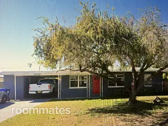 Room for rent in St. Petersburg, FL $1000, house