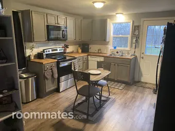 Room for rent in East Canton, OH $800, house