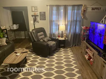 Room for rent in East Canton, OH $800, house