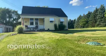 Room for rent in East Canton, OH $800, house