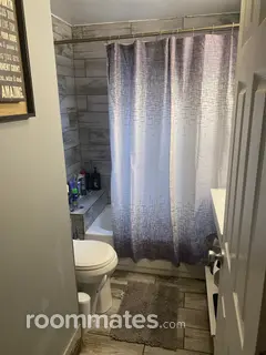 Room for rent in East Canton, OH $800, house