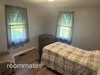 Room for rent in East Canton, OH $700, house