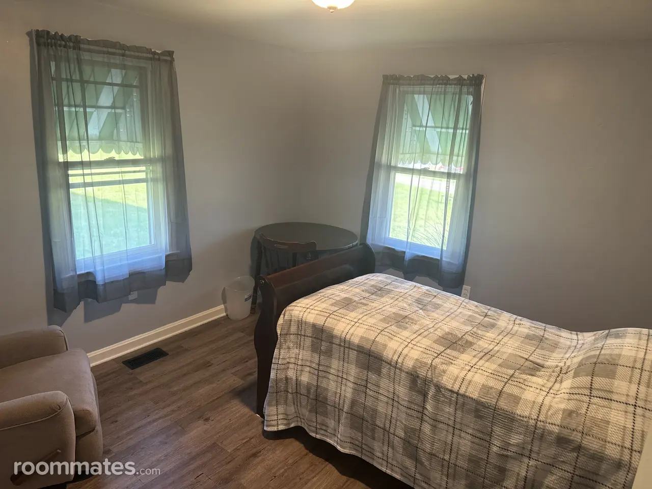 Room for rent in East Canton, OH $700, house