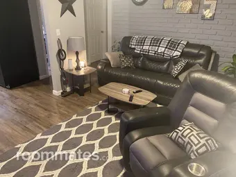 Room for rent in East Canton, OH $800, house