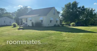 Room for rent in East Canton, OH $800, house