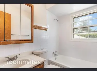 Room for rent in Streamwood, IL $800, house