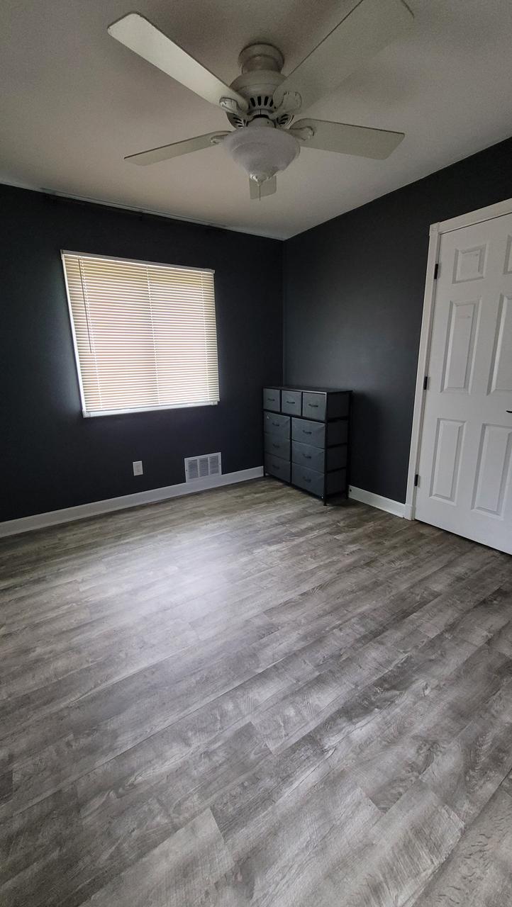 Profile photo 1 of 11