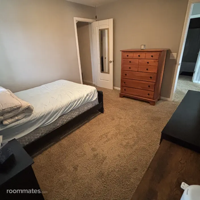 Room for rent in Hendersonville, TN $909, house