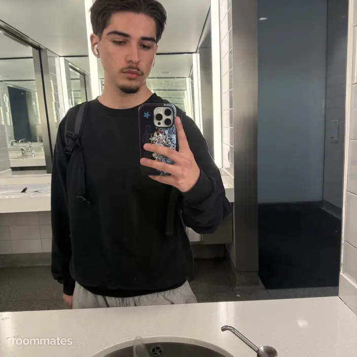 Roommate looking Costa Mesa, CA, $900