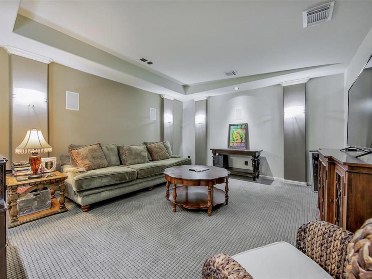 Profile photo 6 of 16