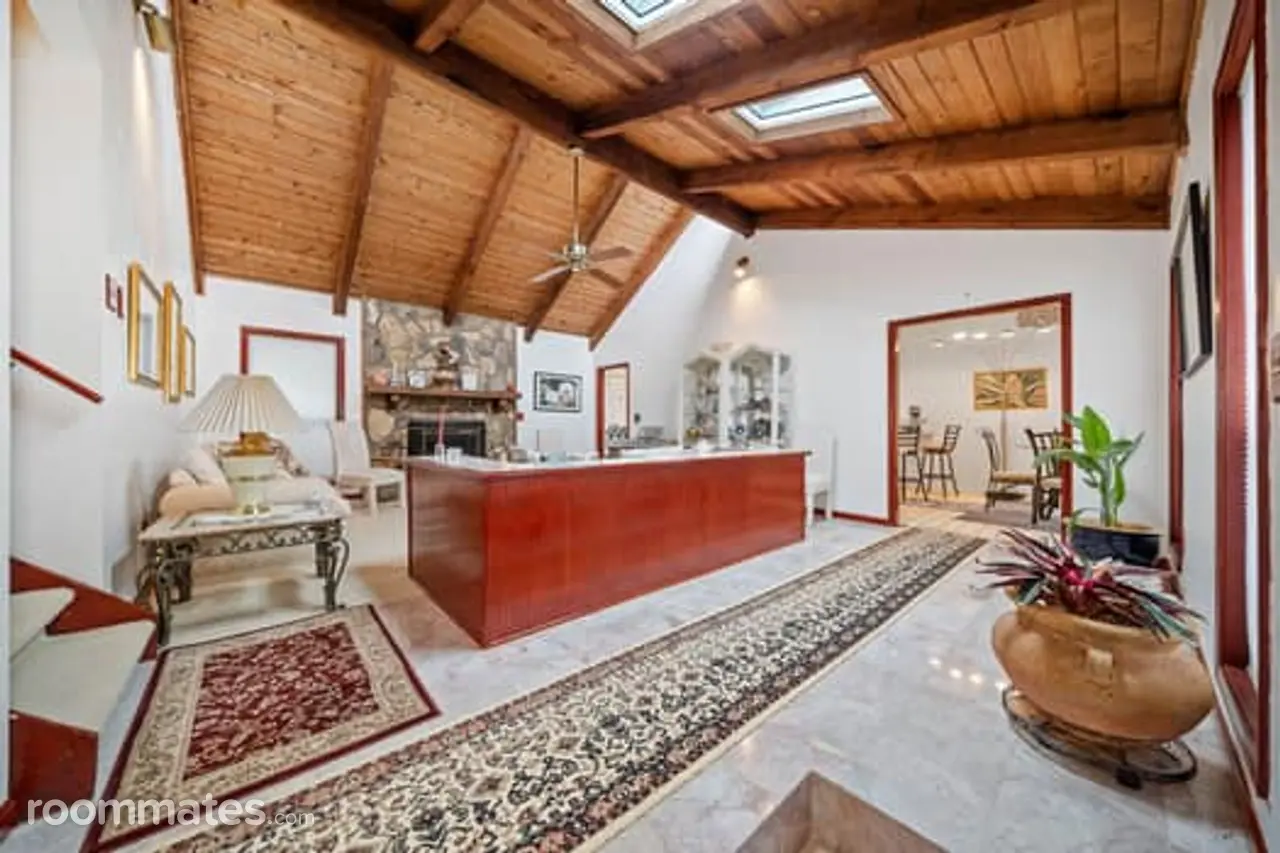 Profile photo 7 of 10