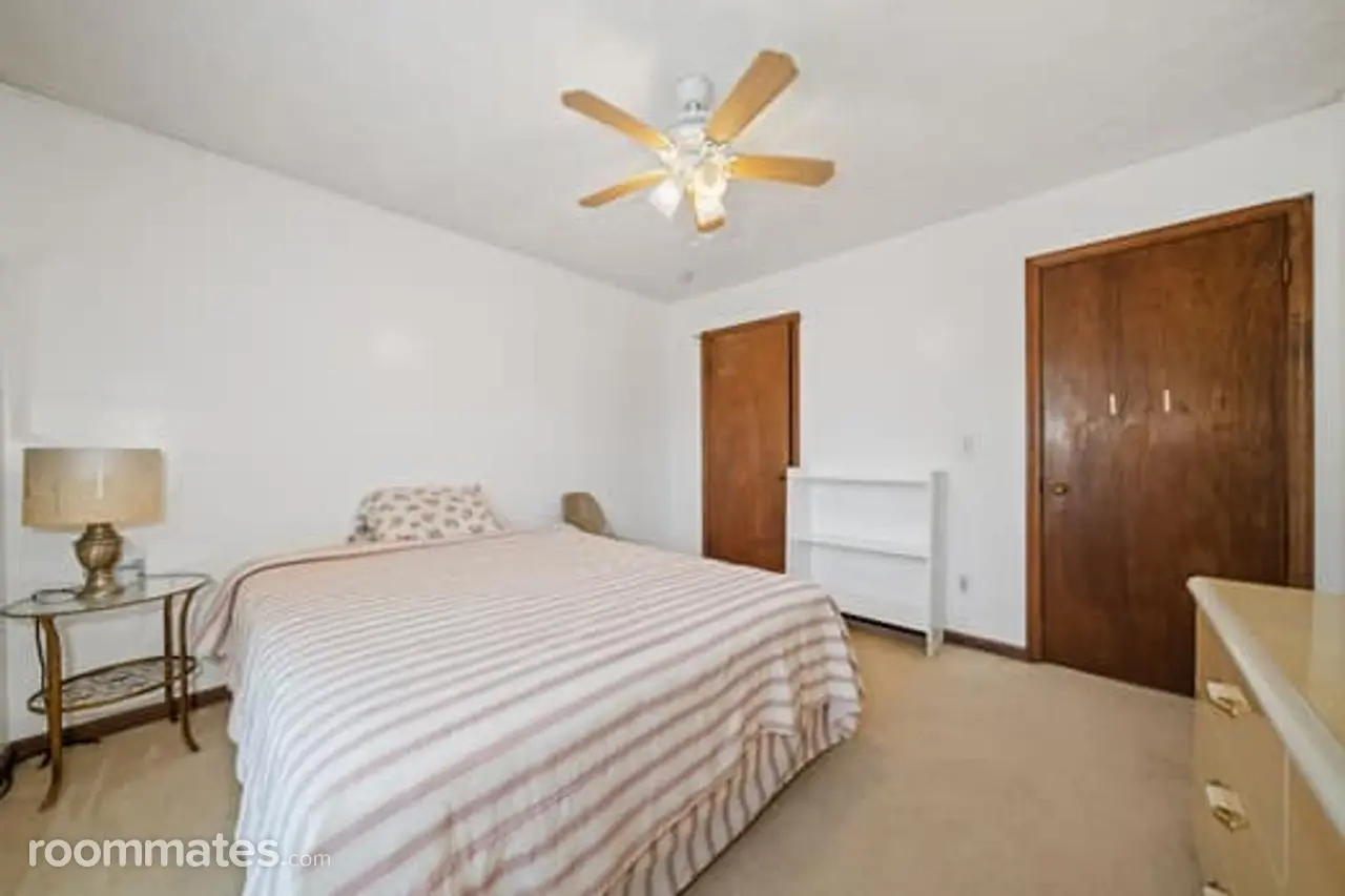 Profile photo 1 of 10