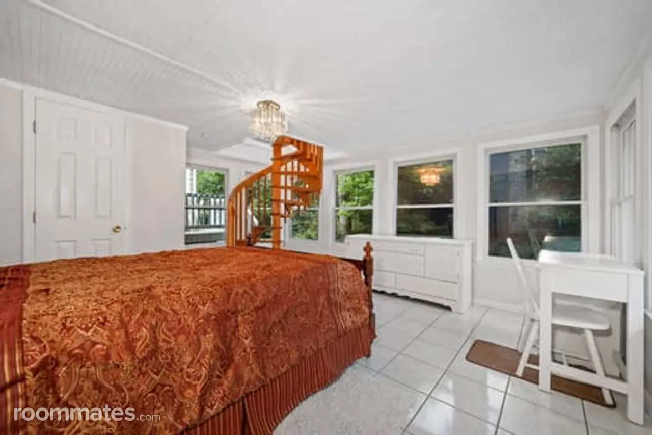 Profile photo 3 of 10