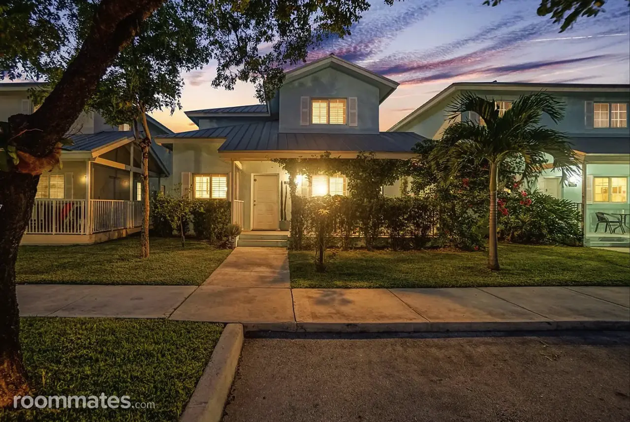 Profile photo 1 of 11