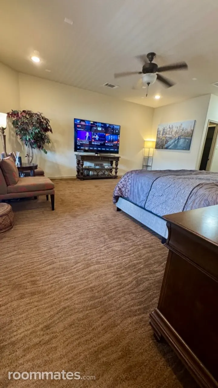 Profile photo 7 of 11