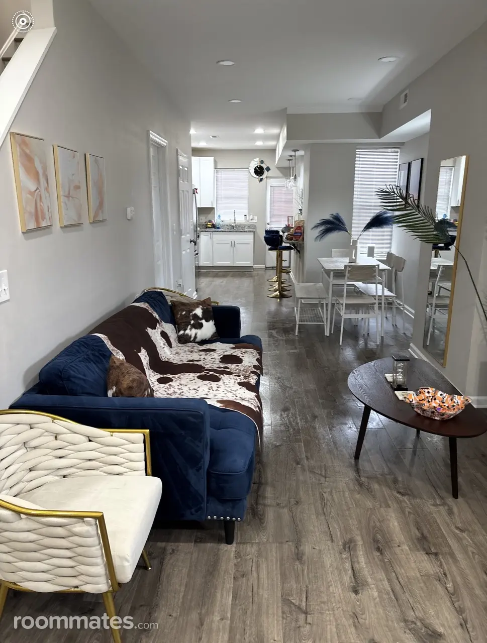 Profile photo 7 of 10