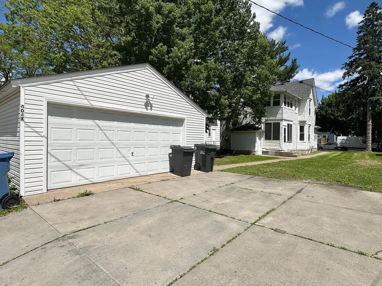 Profile photo 3 of 18