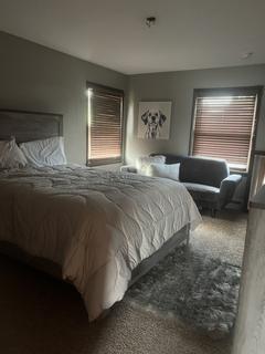 Room for rent in Saint John, IN $850, house