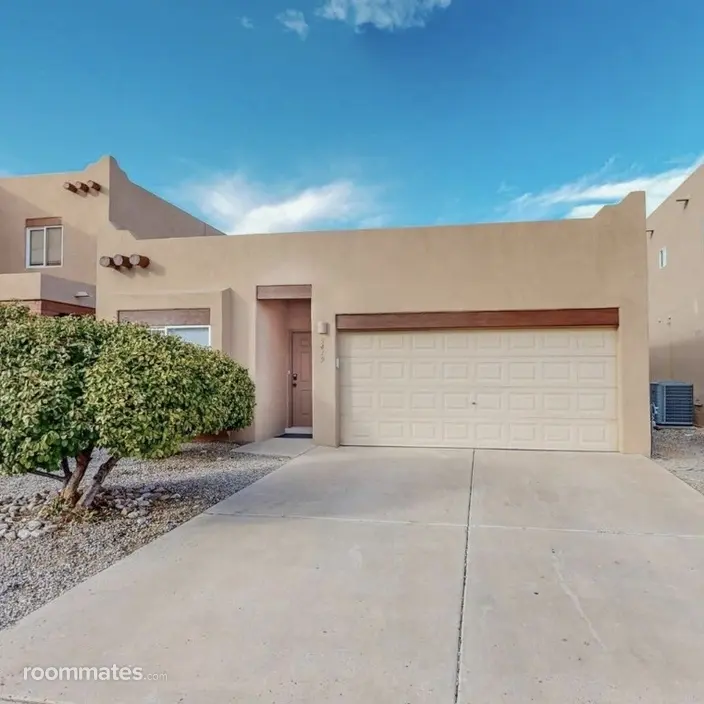 Room for rent in Albuquerque, NM $800, house