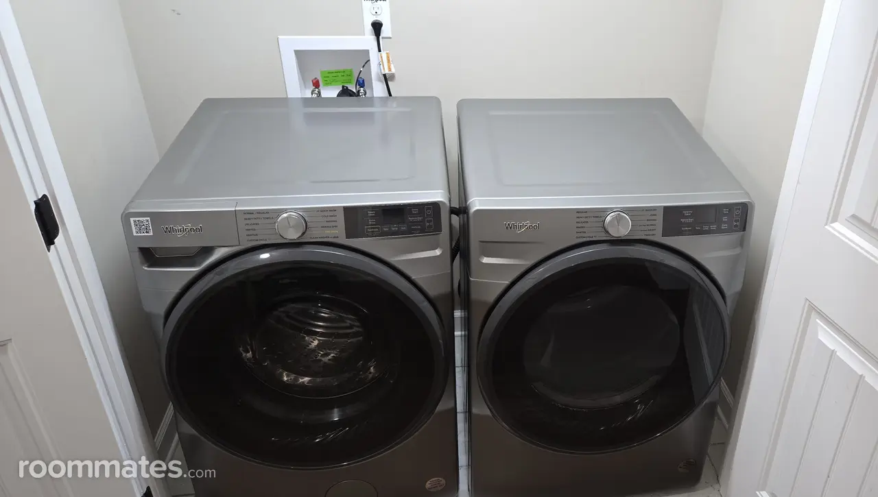 Profile photo 3 of 10