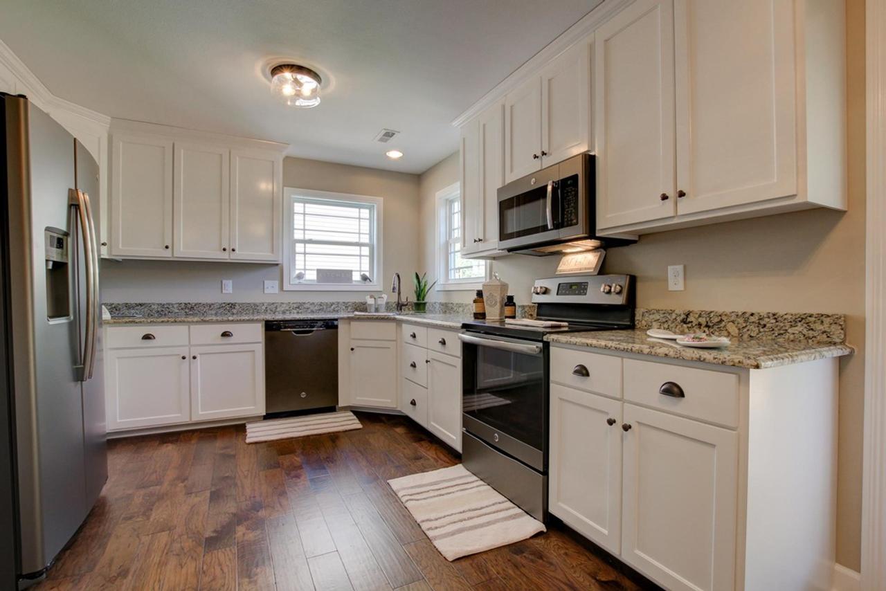 Profile photo 1 of 10