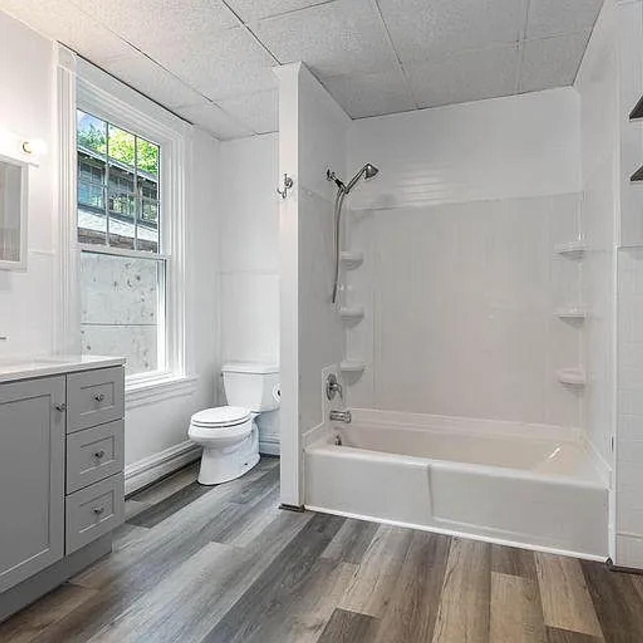 Profile photo 6 of 8