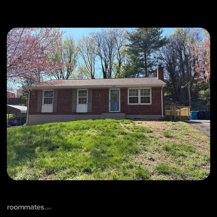 Room for rent in Roanoke, VA $700, house