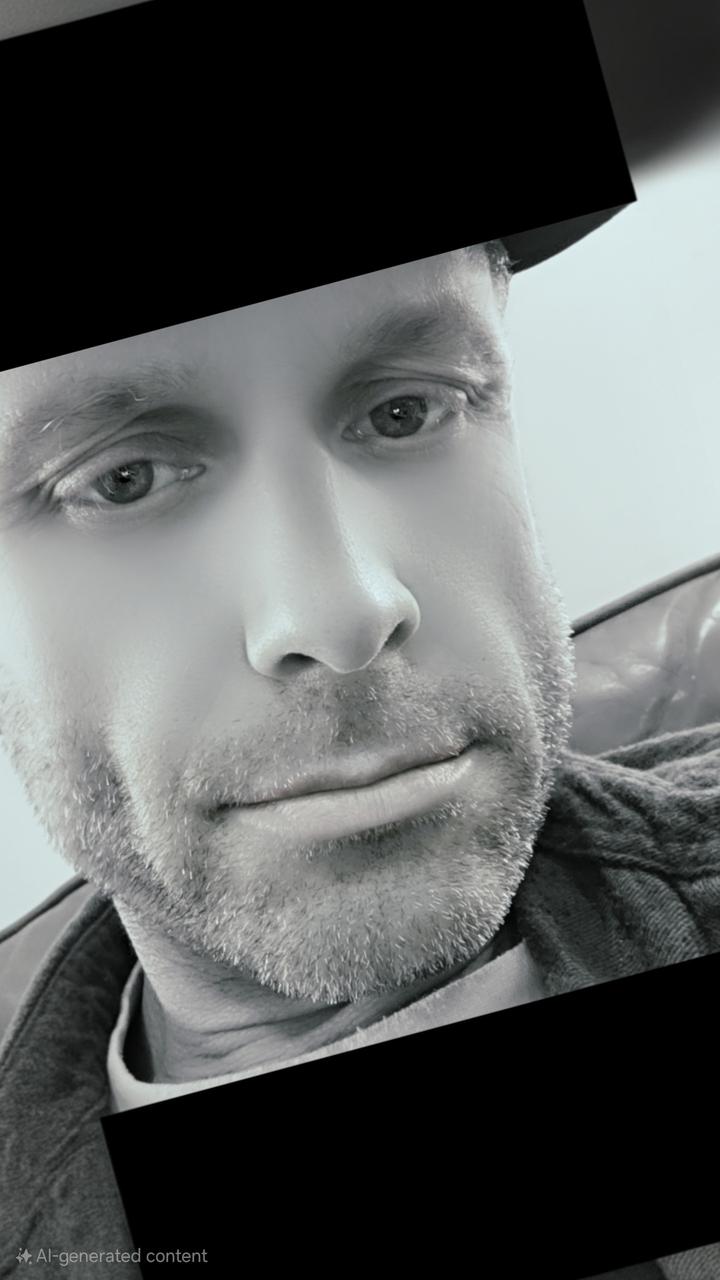 Profile photo 8 of 8