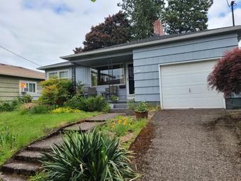 Room for rent in Portland, OR $1600, house