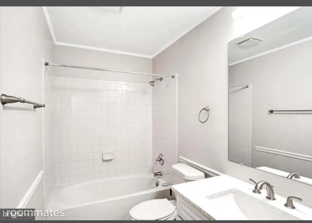 Profile photo 7 of 10