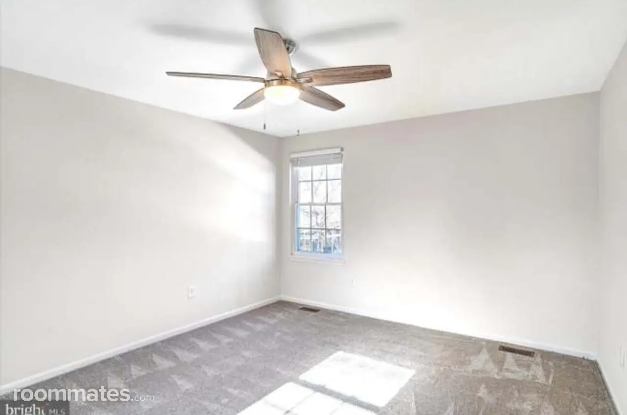 Profile photo 1 of 10