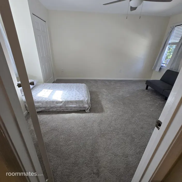 Room for rent in Herndon, VA $950, house