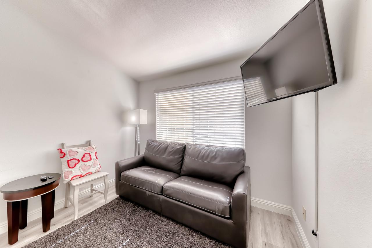 Profile photo 7 of 8