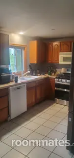 Room for rent in East Longmeadow, MA $750, house