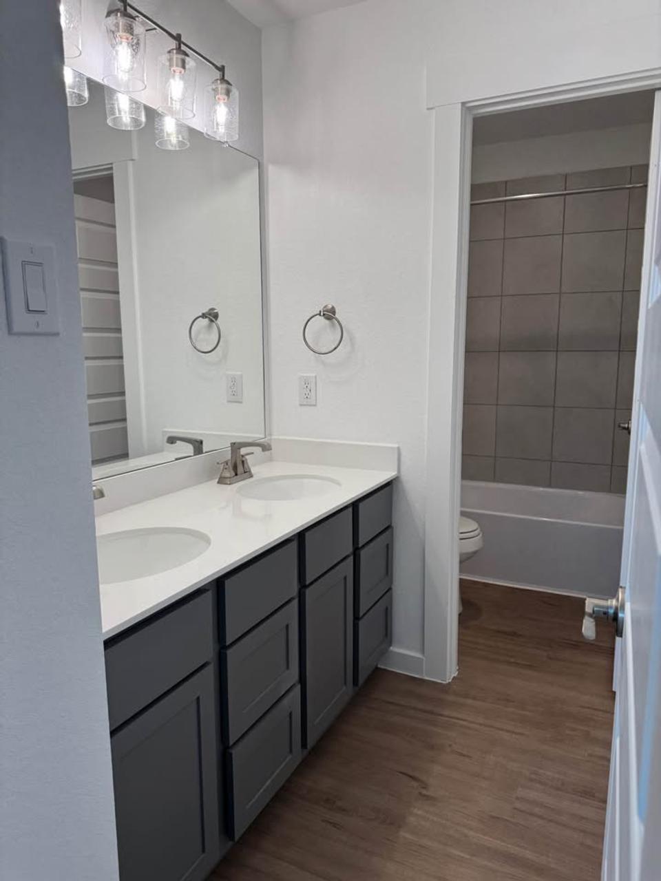 Profile photo 5 of 11