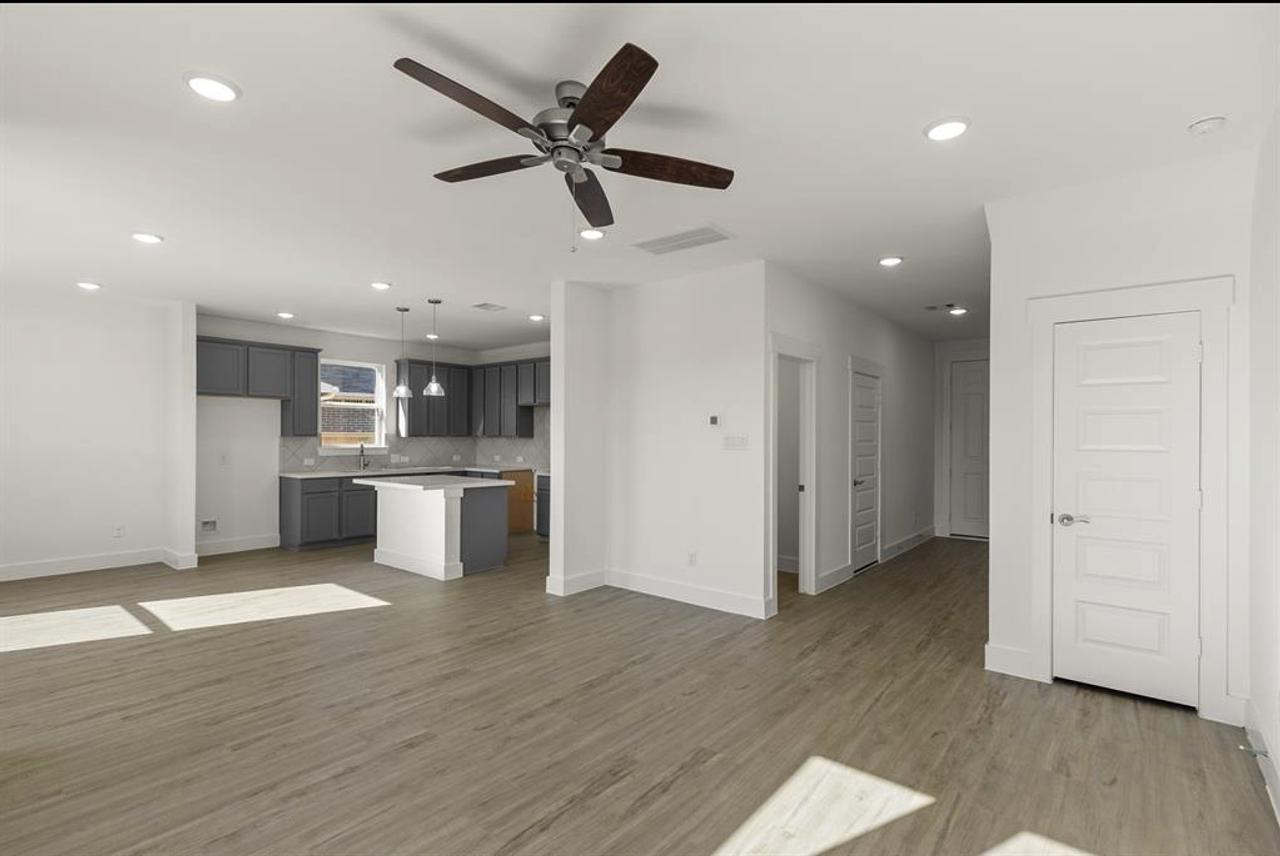 Profile photo 8 of 11