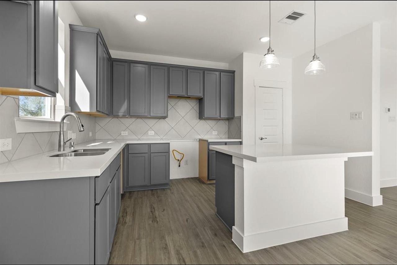 Profile photo 9 of 11