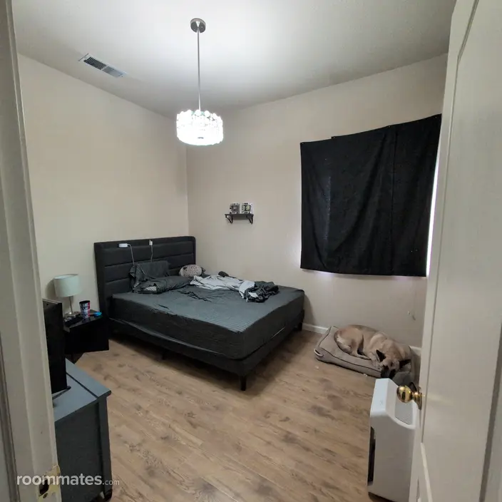 Room for rent in Fresno, CA $700, house
