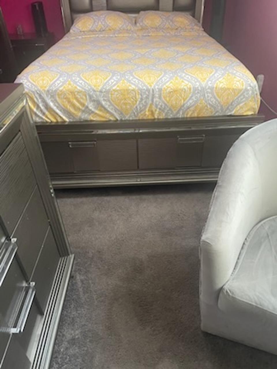 Profile photo 3 of 9