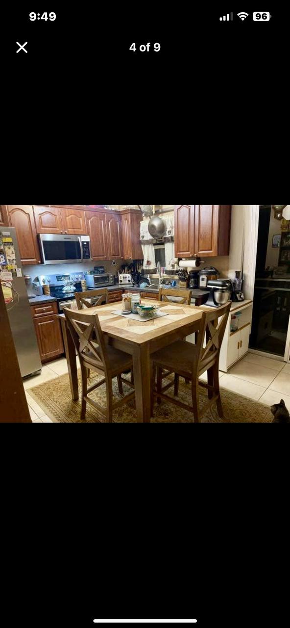 Profile photo 3 of 19