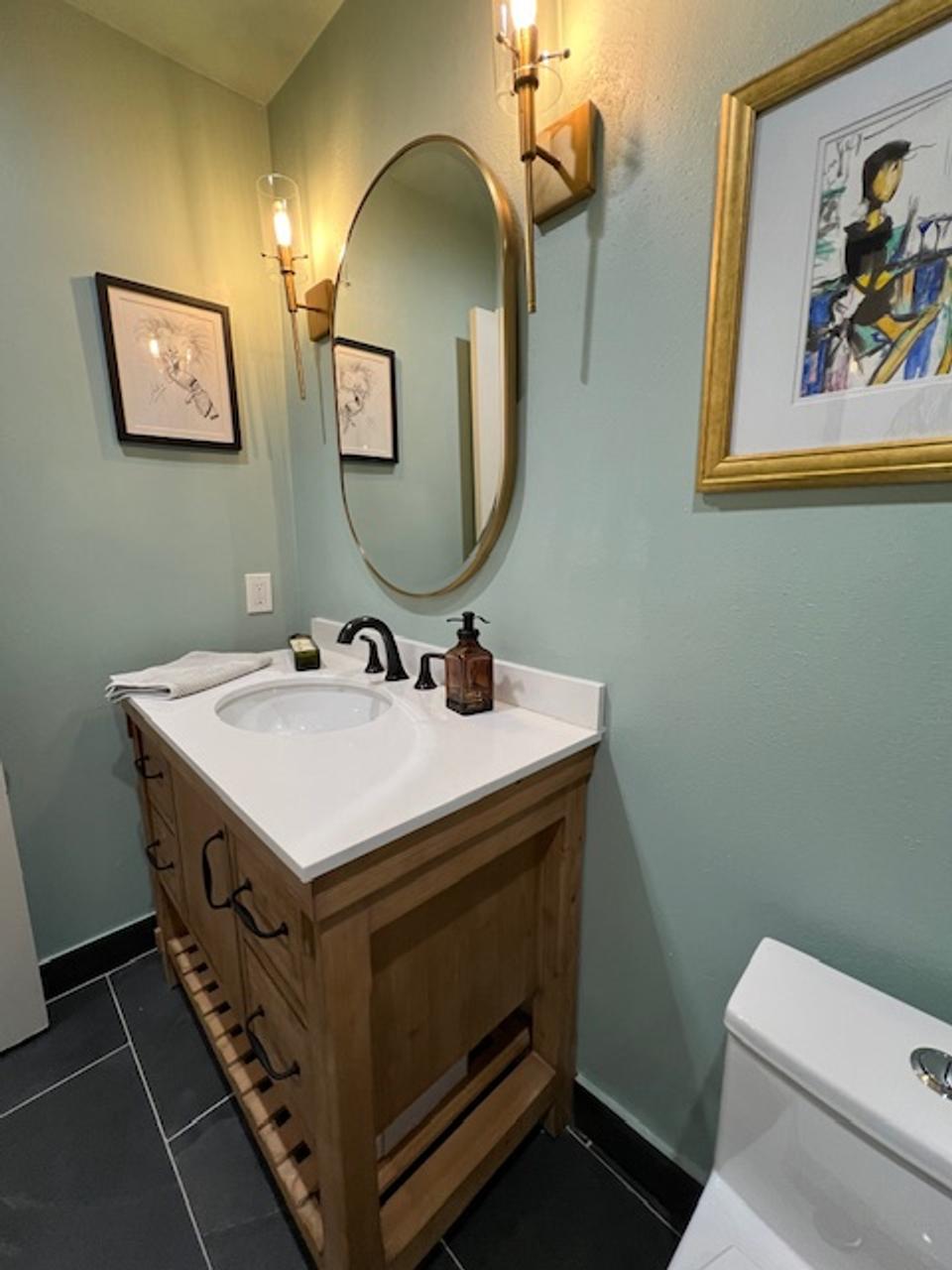 Profile photo 4 of 10