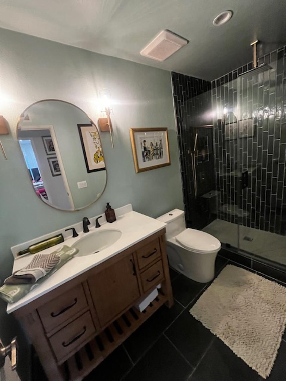 Profile photo 6 of 10