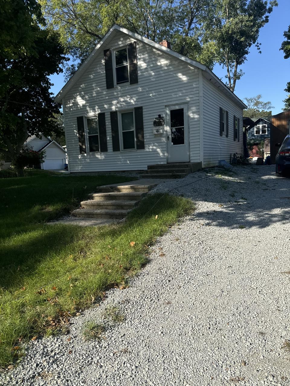 Profile photo 1 of 3