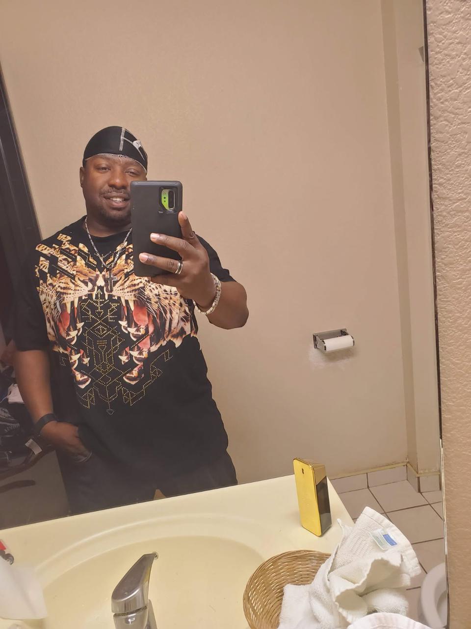 Profile photo 15 of 15