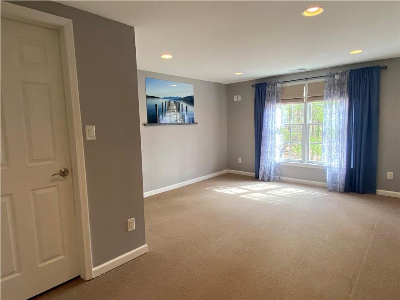 Profile photo 4 of 12