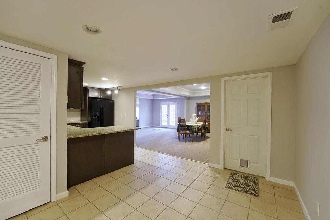 Profile photo 10 of 12