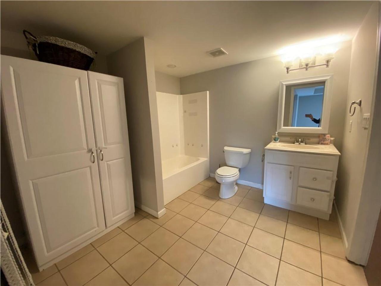 Profile photo 9 of 12