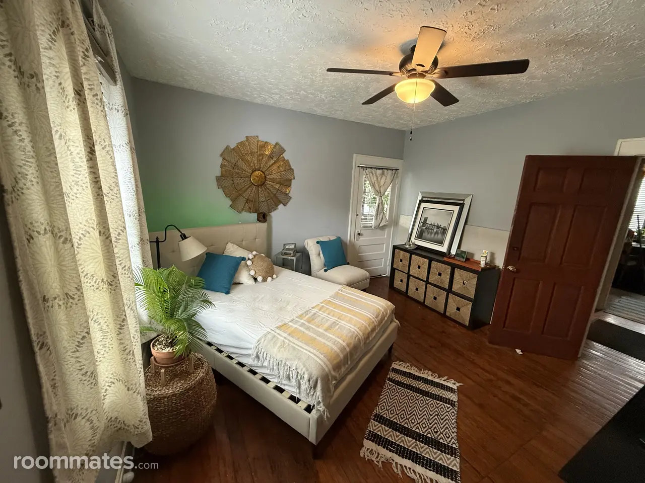 Profile photo 1 of 14